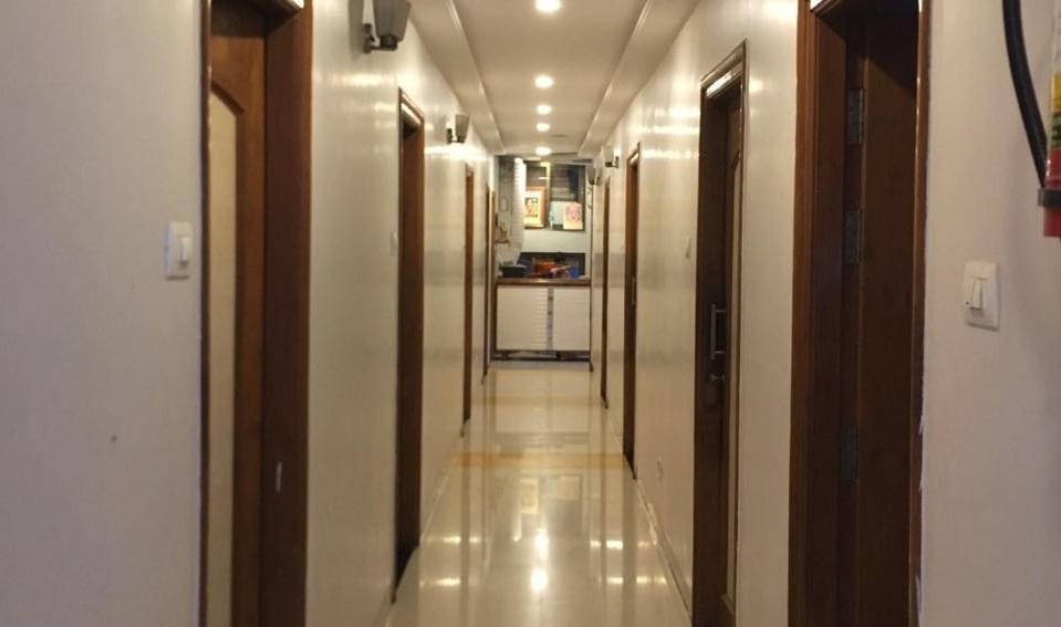 Hotel Sairaj Palace Shirpur Buitenkant foto
