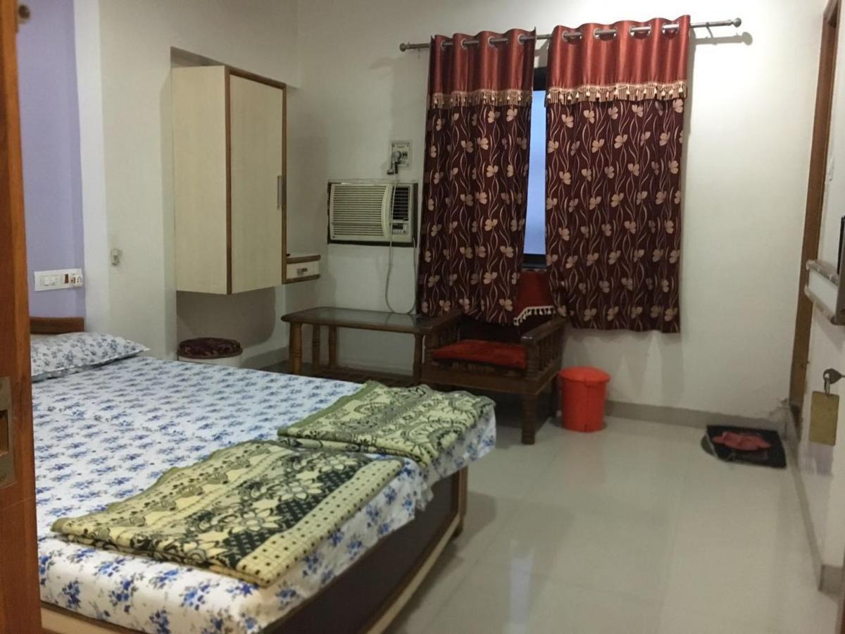 Hotel Sairaj Palace Shirpur Buitenkant foto