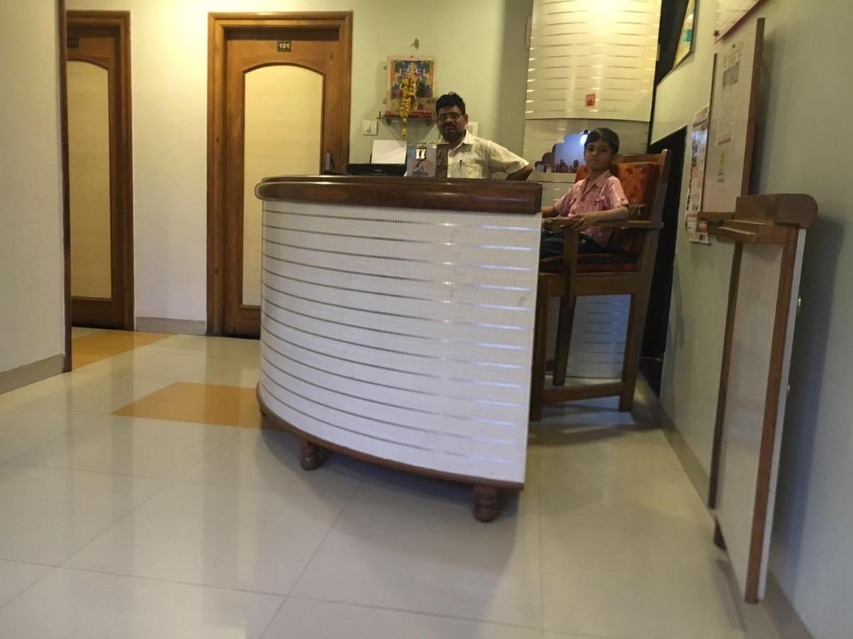 Hotel Sairaj Palace Shirpur Buitenkant foto